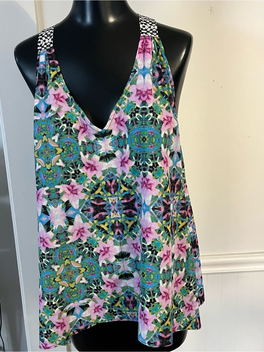 Bisou Bisou Floral Kaleidoscope V-Neck Tank - Multicolor